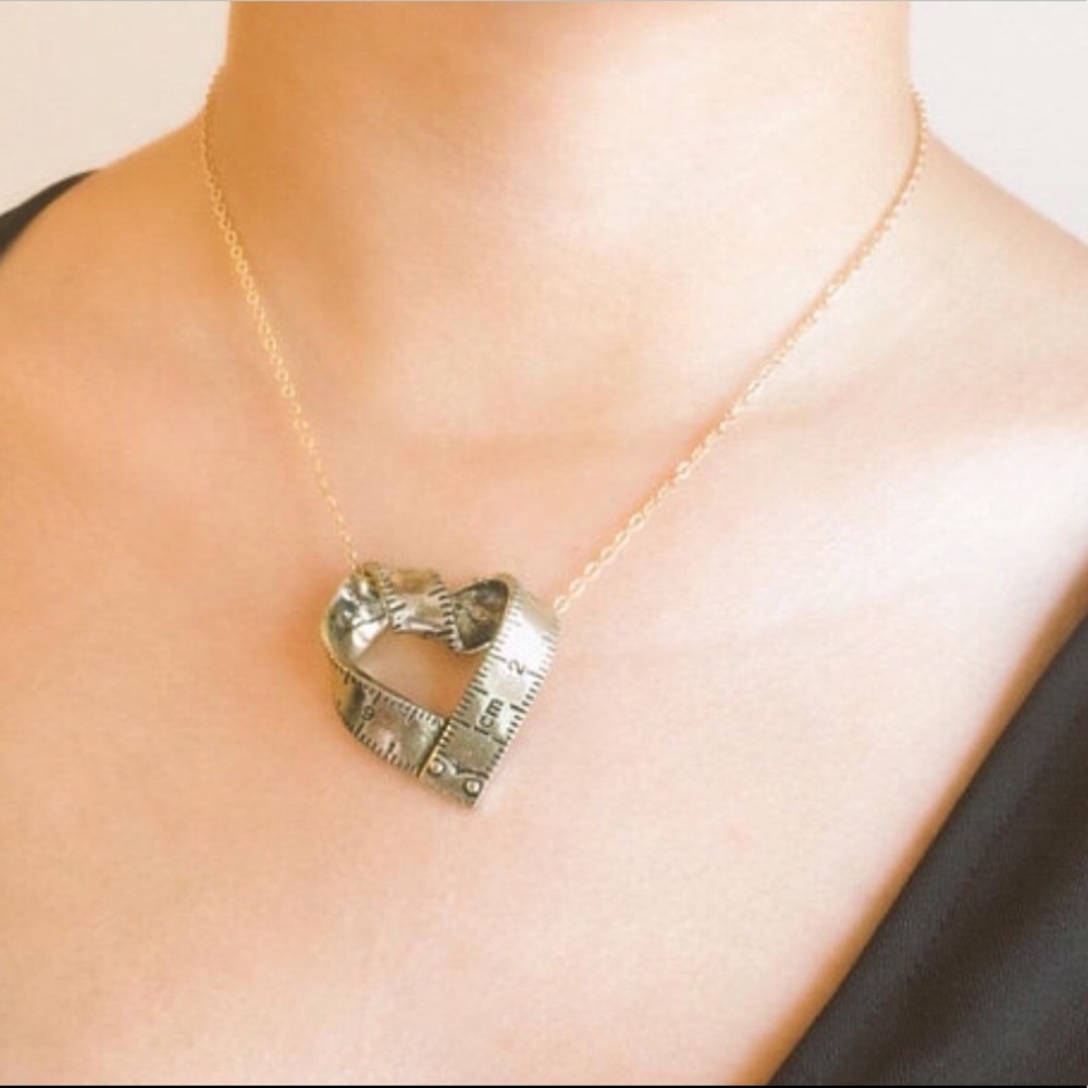 💝💖Antique Gold Heart Necklace💖💝 - Picture 3 of 4